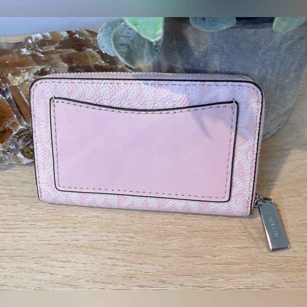 Michael Kors Blush Logo Zip Around Card Case Silver Hardware Like New - Picture 3 of 5